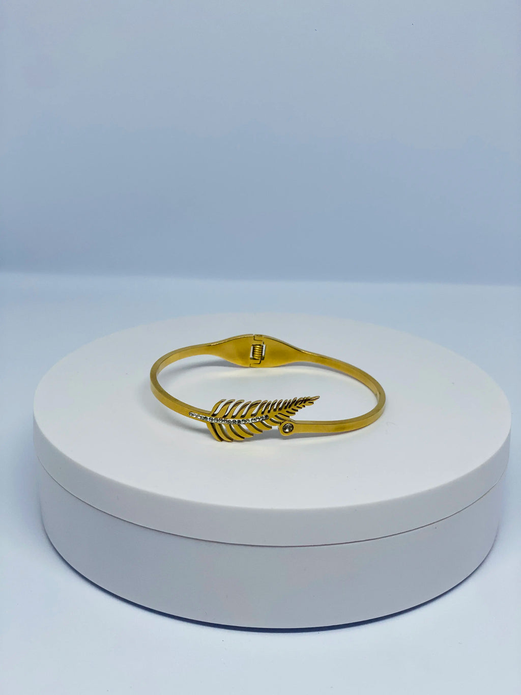 🌿 Golden Leaf Crystal Bracelet