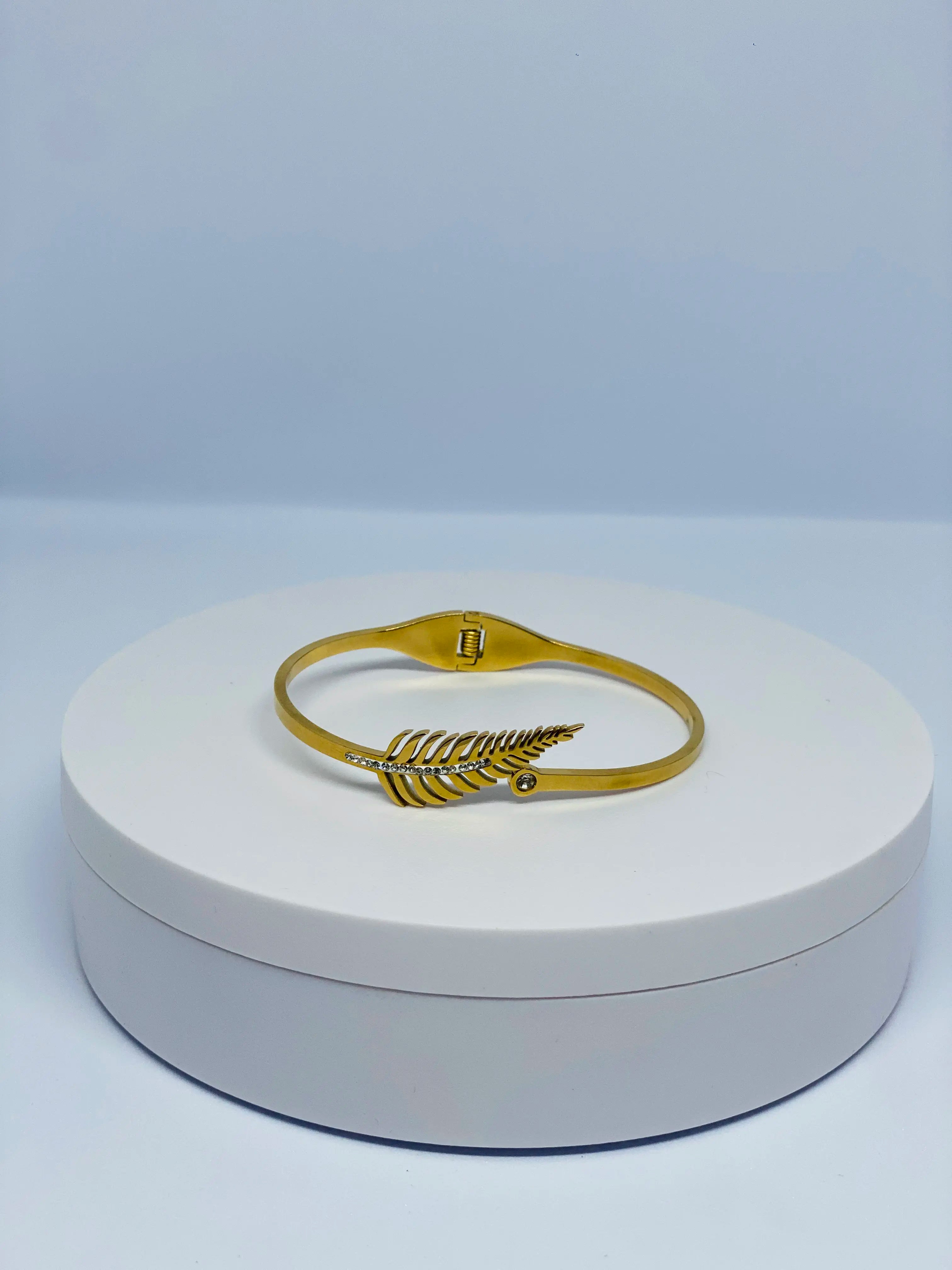 🌿 Golden Leaf Crystal Bracelet