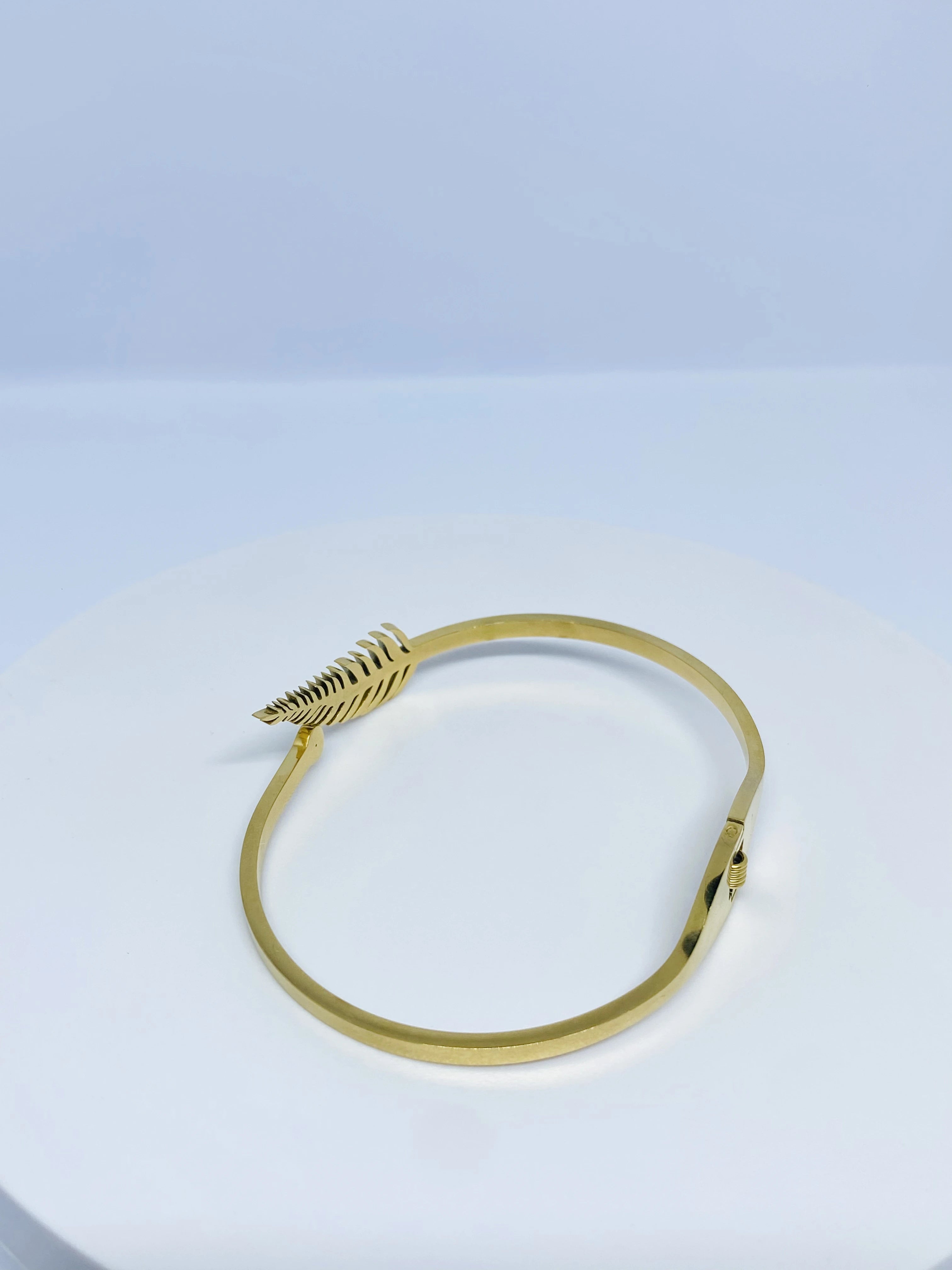 🌿 Golden Leaf Crystal Bracelet