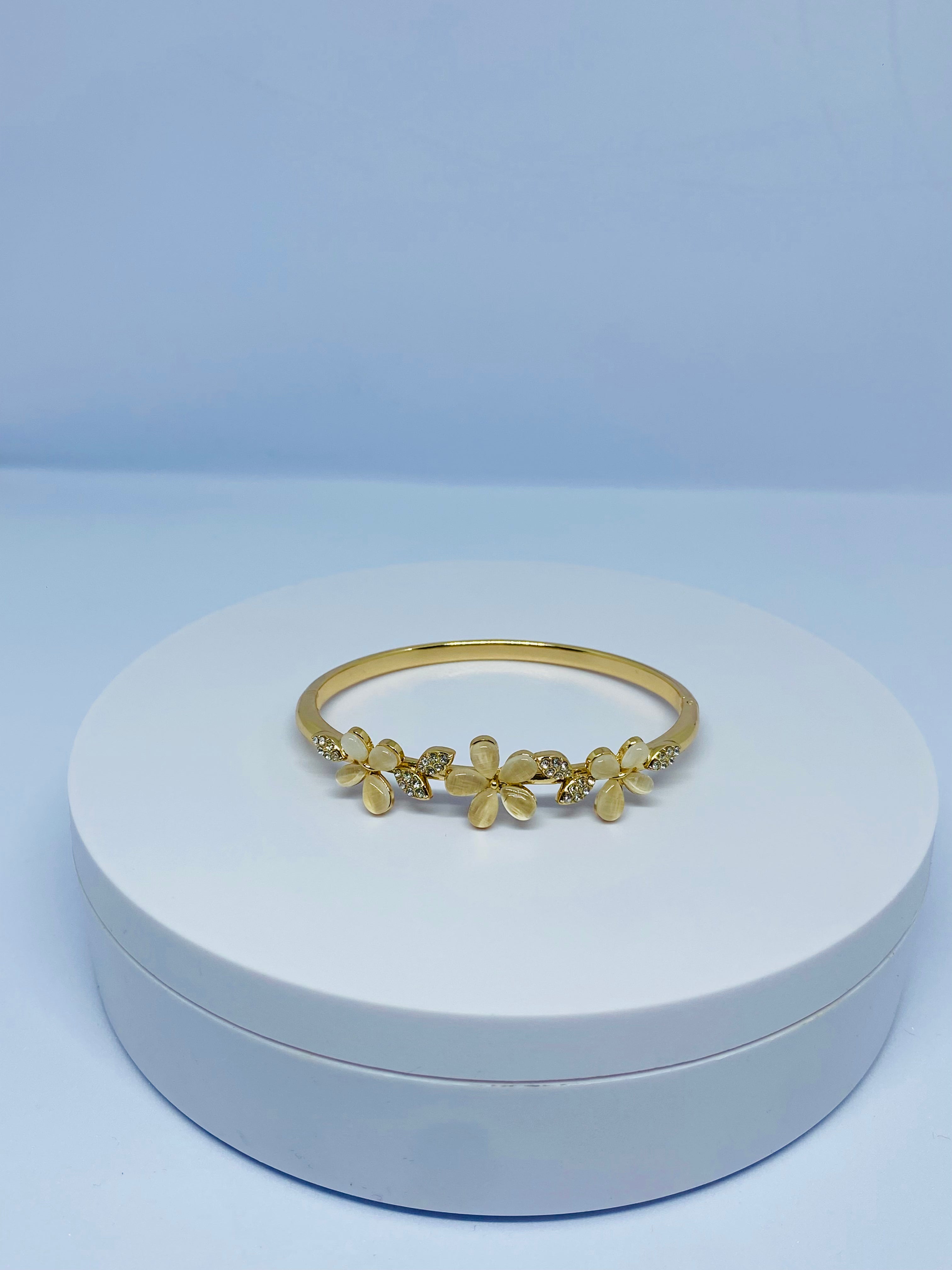 ✨Floral Crystal Blossom Gold Bangle Bracelet