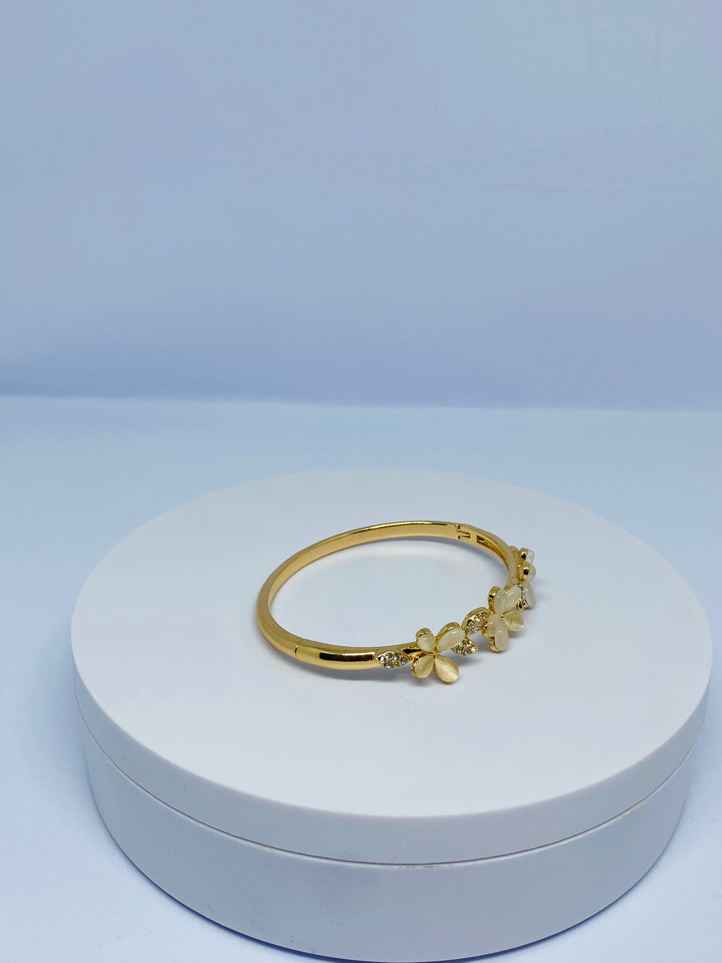 ✨Floral Crystal Blossom Gold Bangle Bracelet