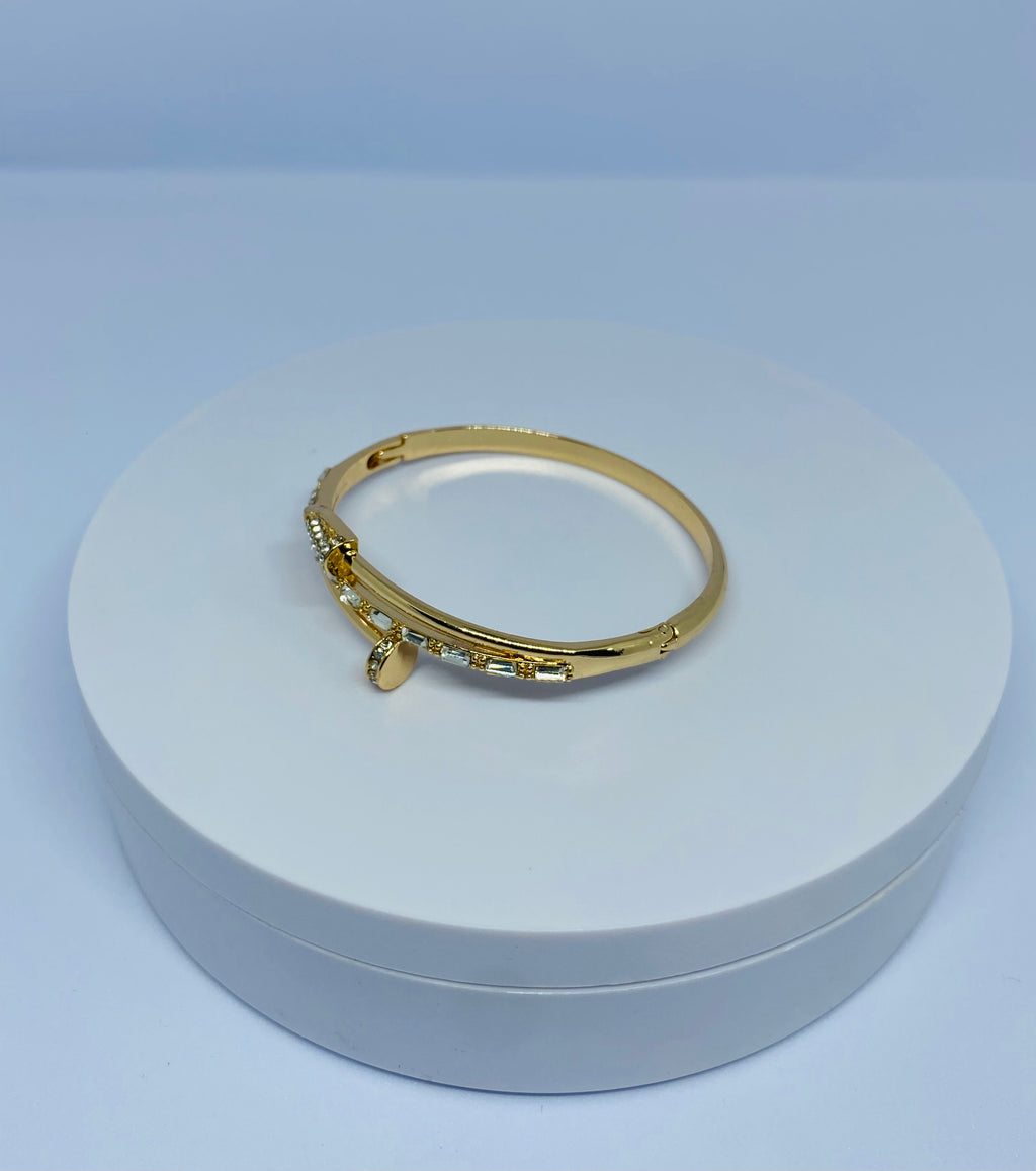 ✨ Golden Luxe Nail Curve Crystal Bangle