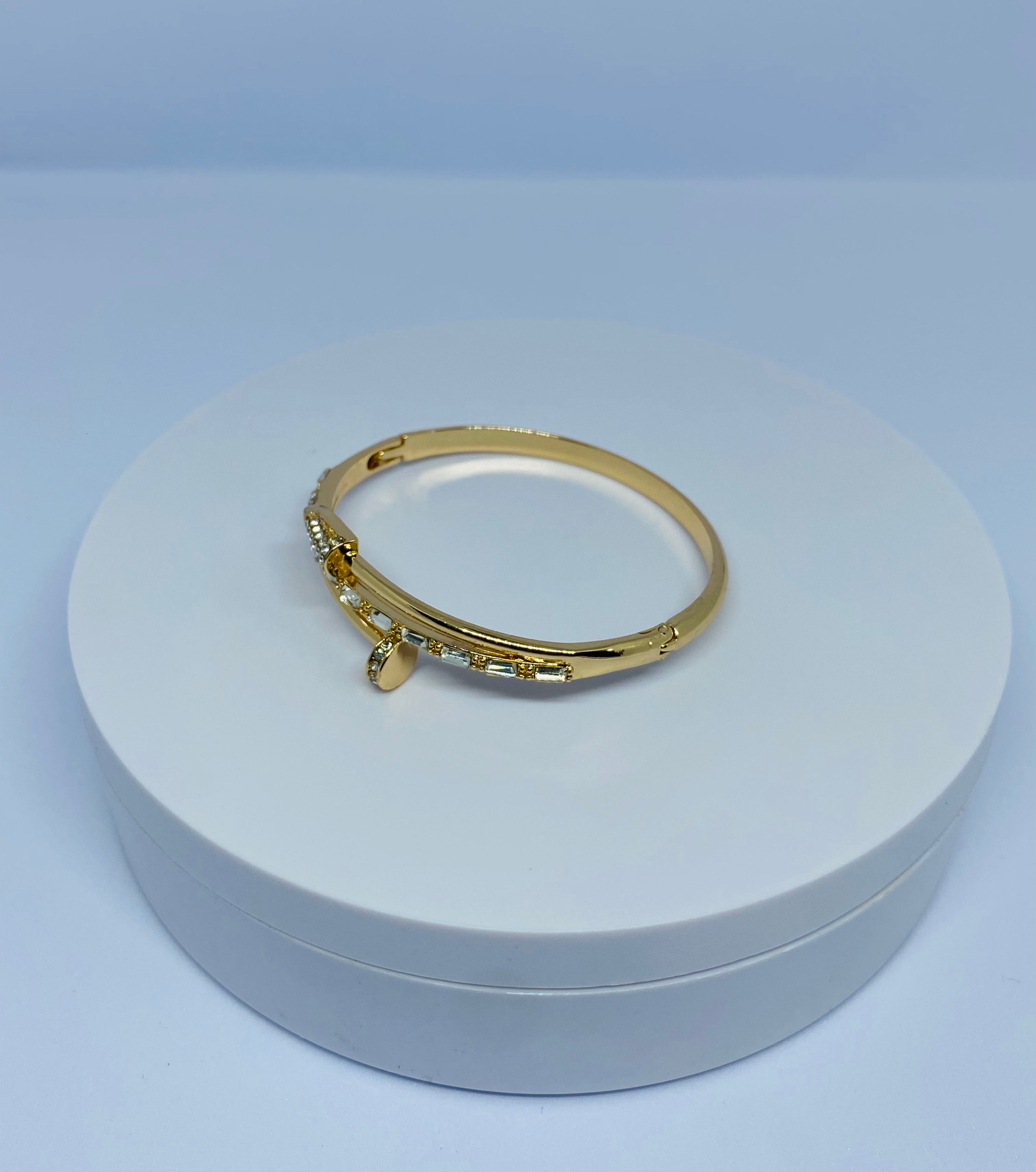 ✨ Golden Luxe Nail Curve Crystal Bangle