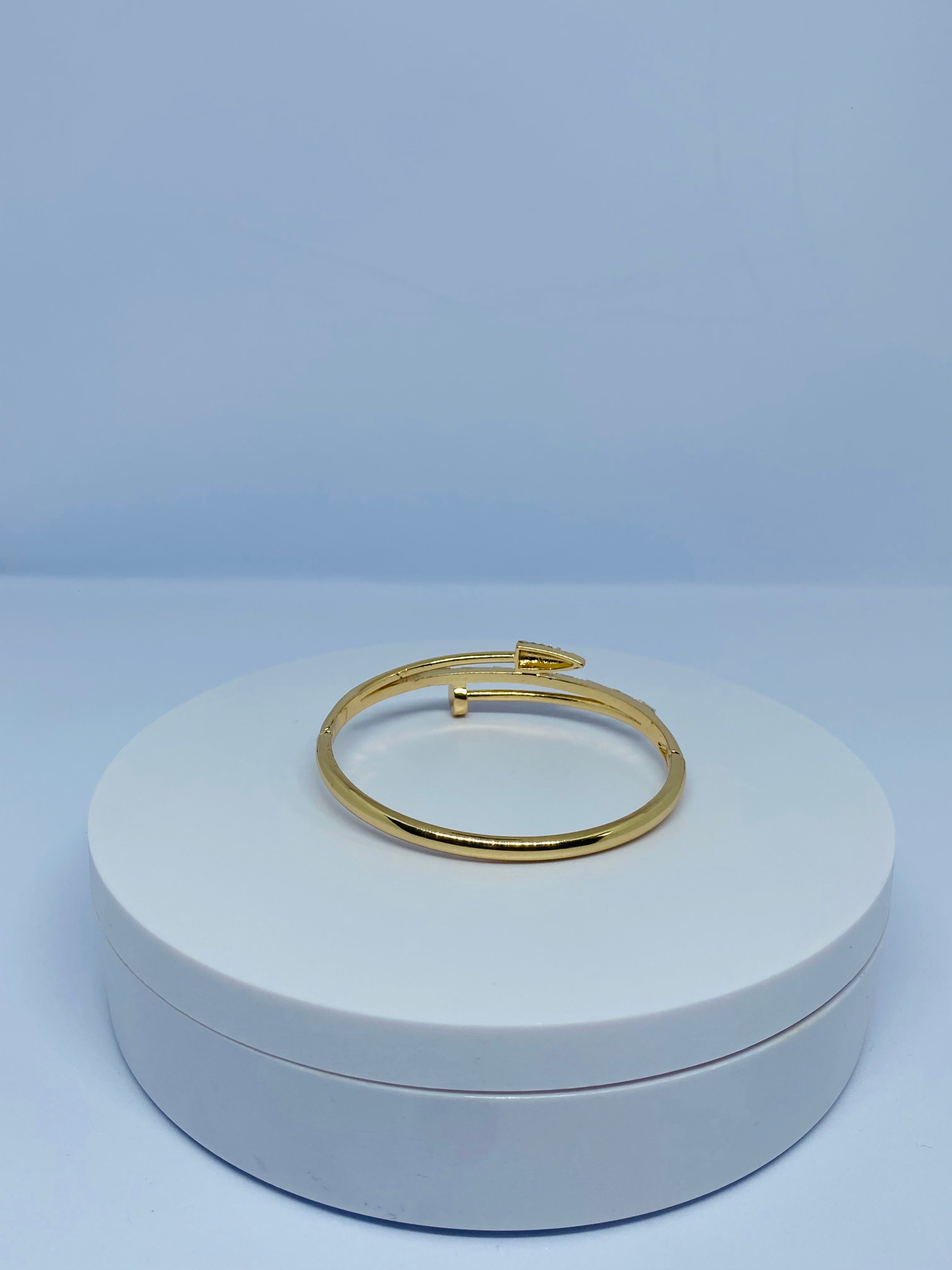 ✨ Golden Luxe Nail Curve Crystal Bangle